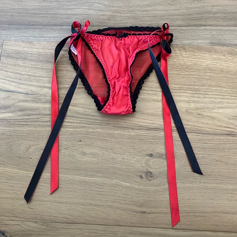 Agent Provocateur red/black trim knickers - OS